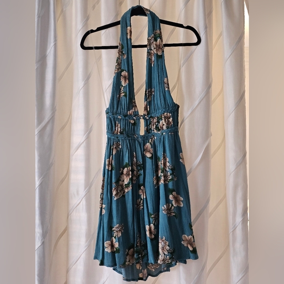 ILLA ILLA Dresses & Skirts - Illa Illa halter dress